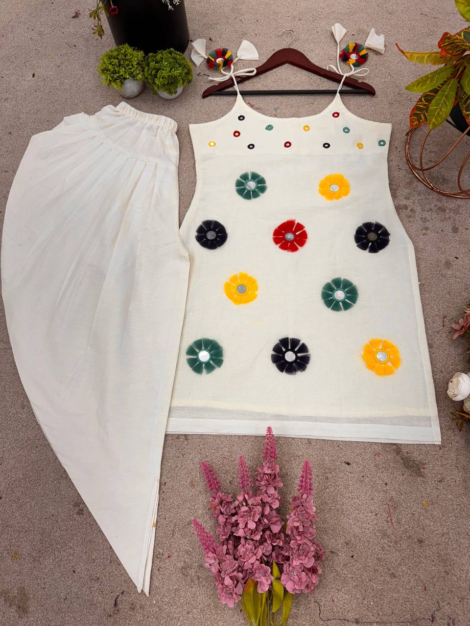 Festive Flair: Embroidered Kurta-Pant Set with Luxe Detailing