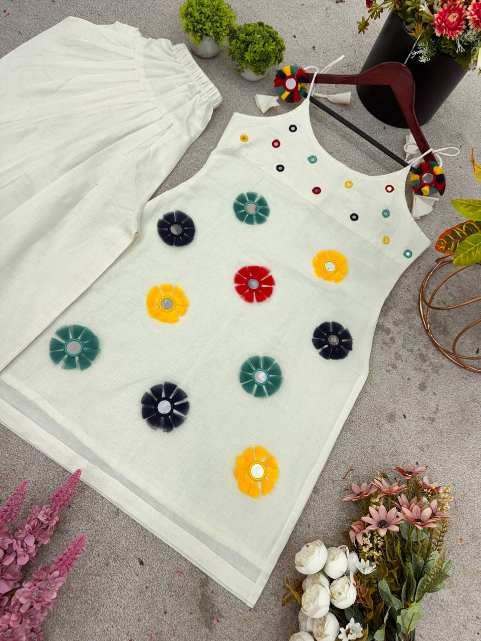 Festive Flair: Embroidered Kurta-Pant Set with Luxe Detailing