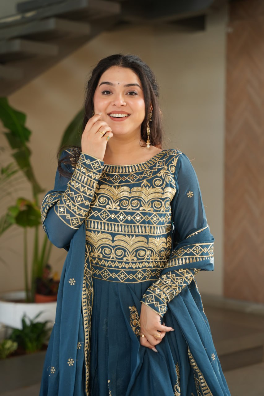 Luxury Organza Gown with Dupatta – Ready-to-Wear Collection
