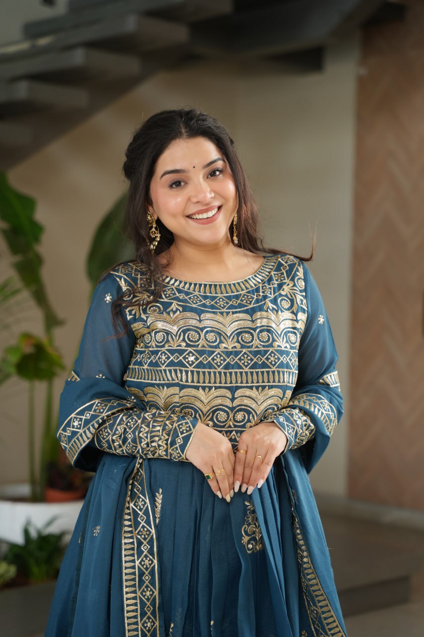 Luxury Organza Gown with Dupatta – Ready-to-Wear Collection