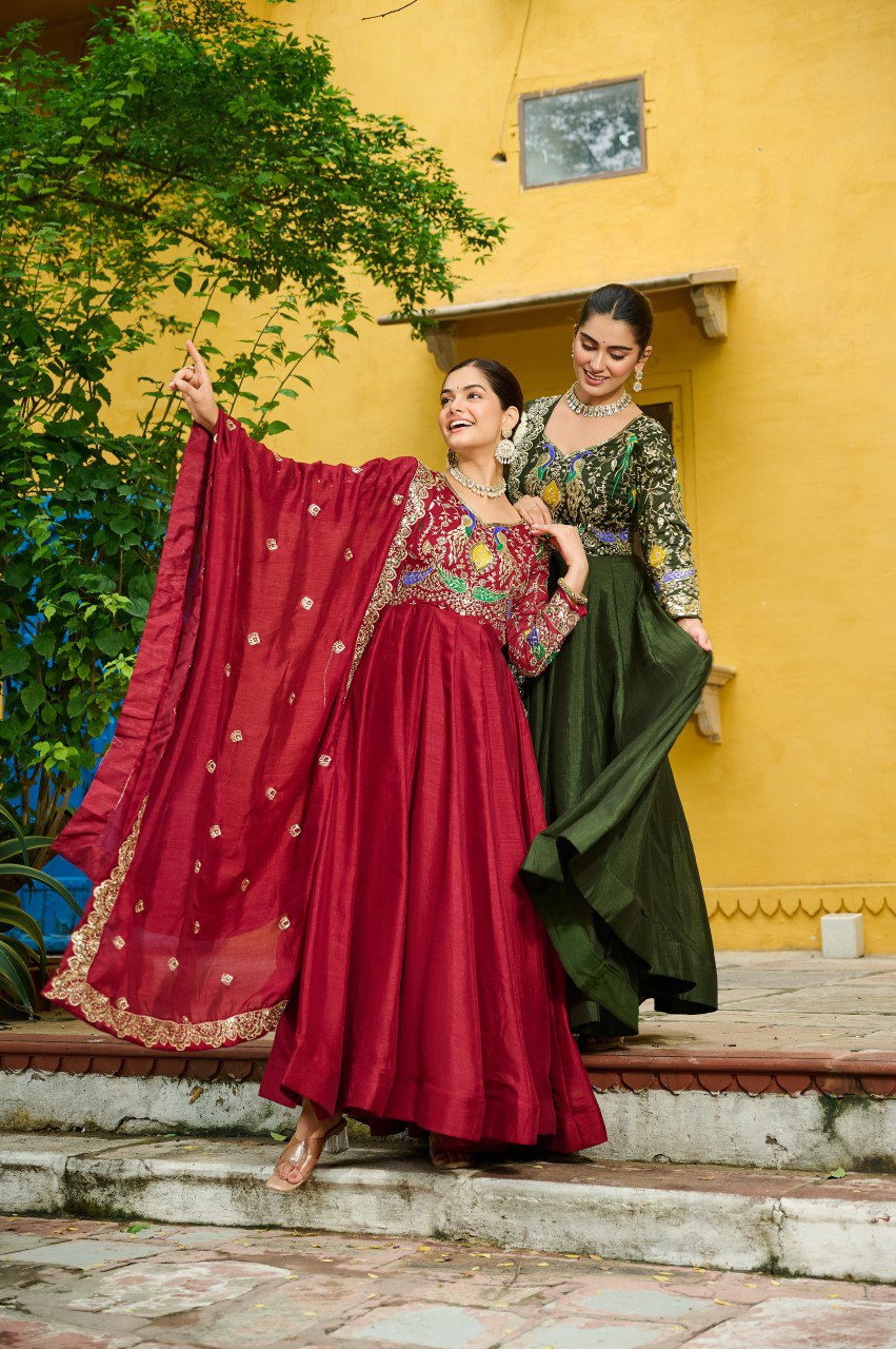 Zari Majesty – Vichitra Silk Gown with Dupatta Elegance