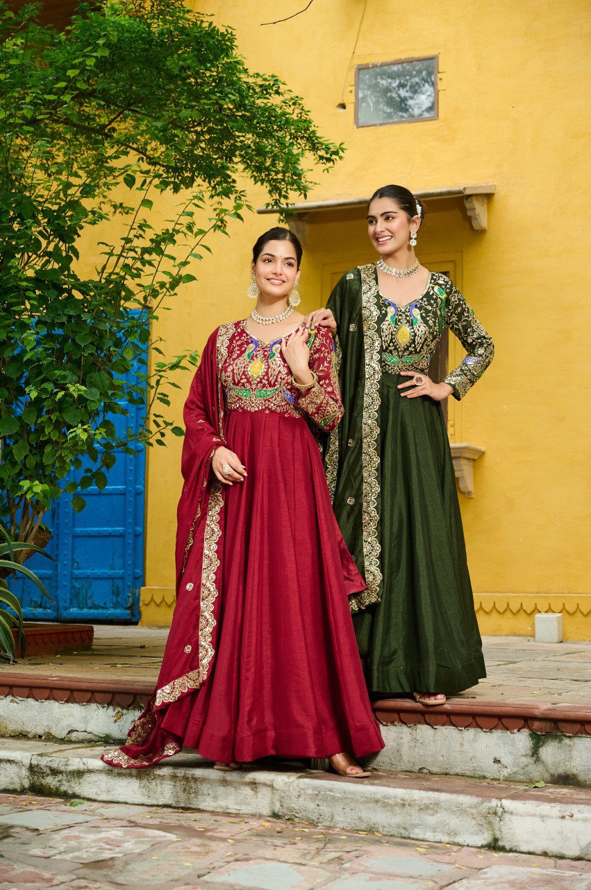 Zari Majesty – Vichitra Silk Gown with Dupatta Elegance