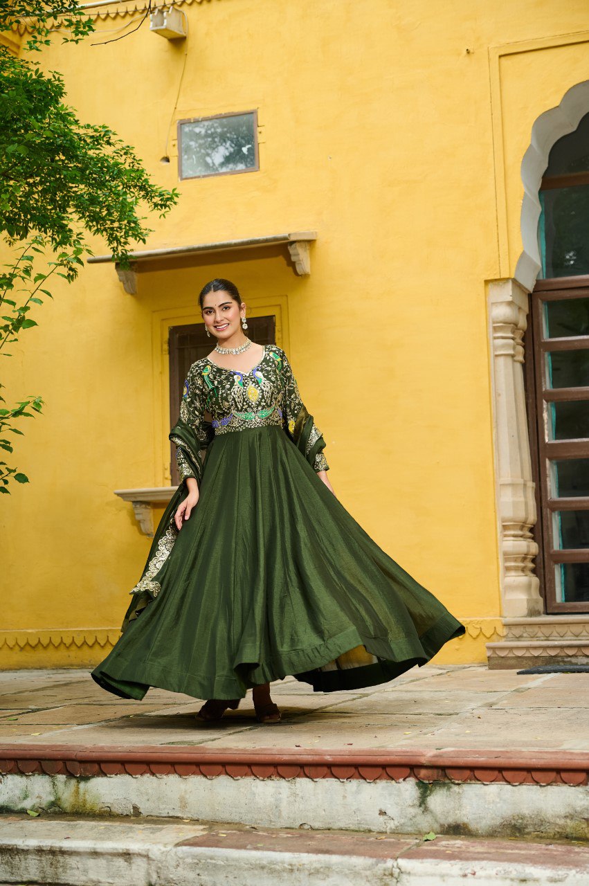 Zari Majesty – Vichitra Silk Gown with Dupatta Elegance