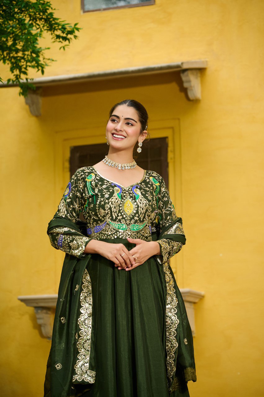 Zari Majesty – Vichitra Silk Gown with Dupatta Elegance