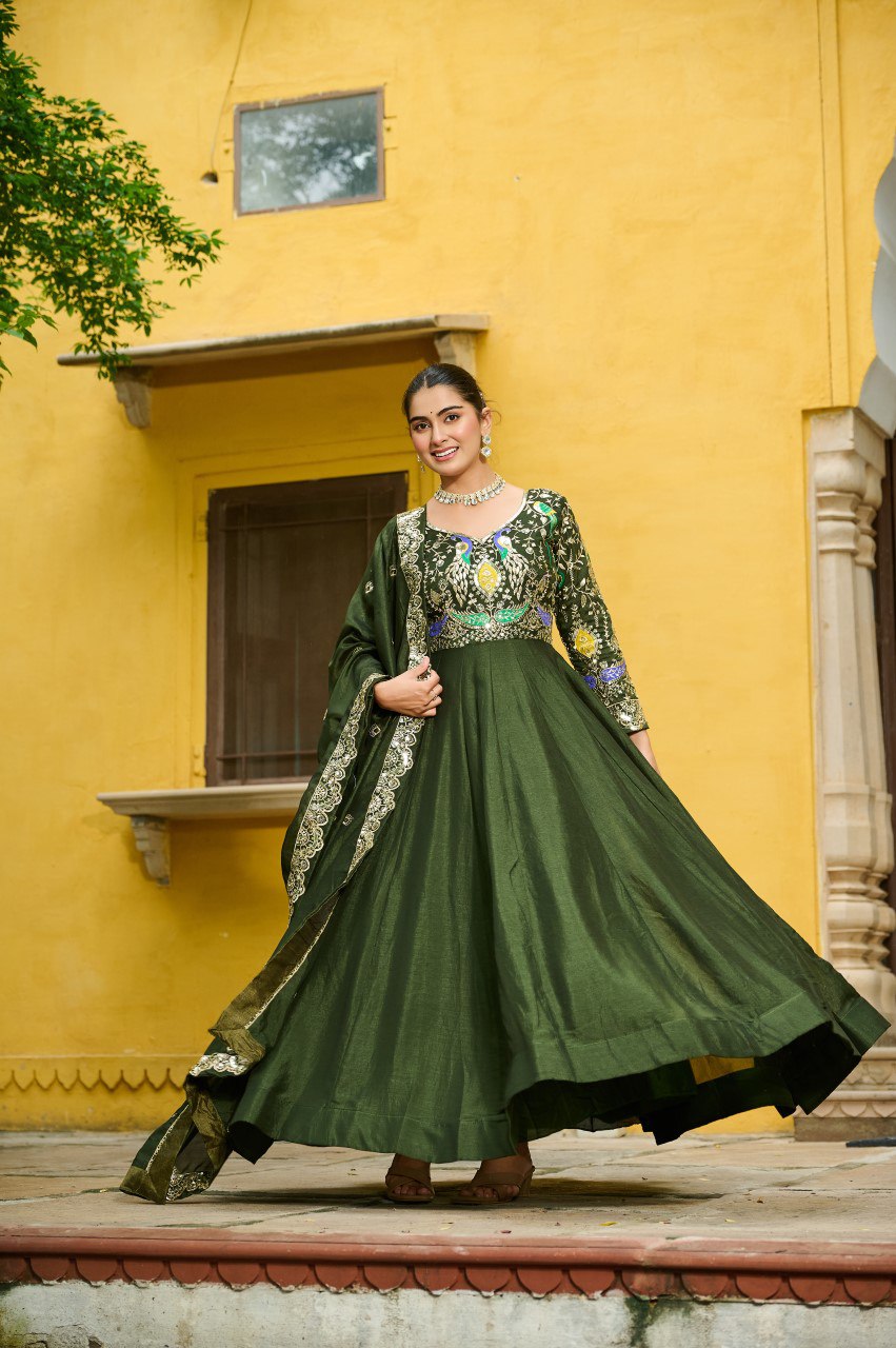 Zari Majesty – Vichitra Silk Gown with Dupatta Elegance