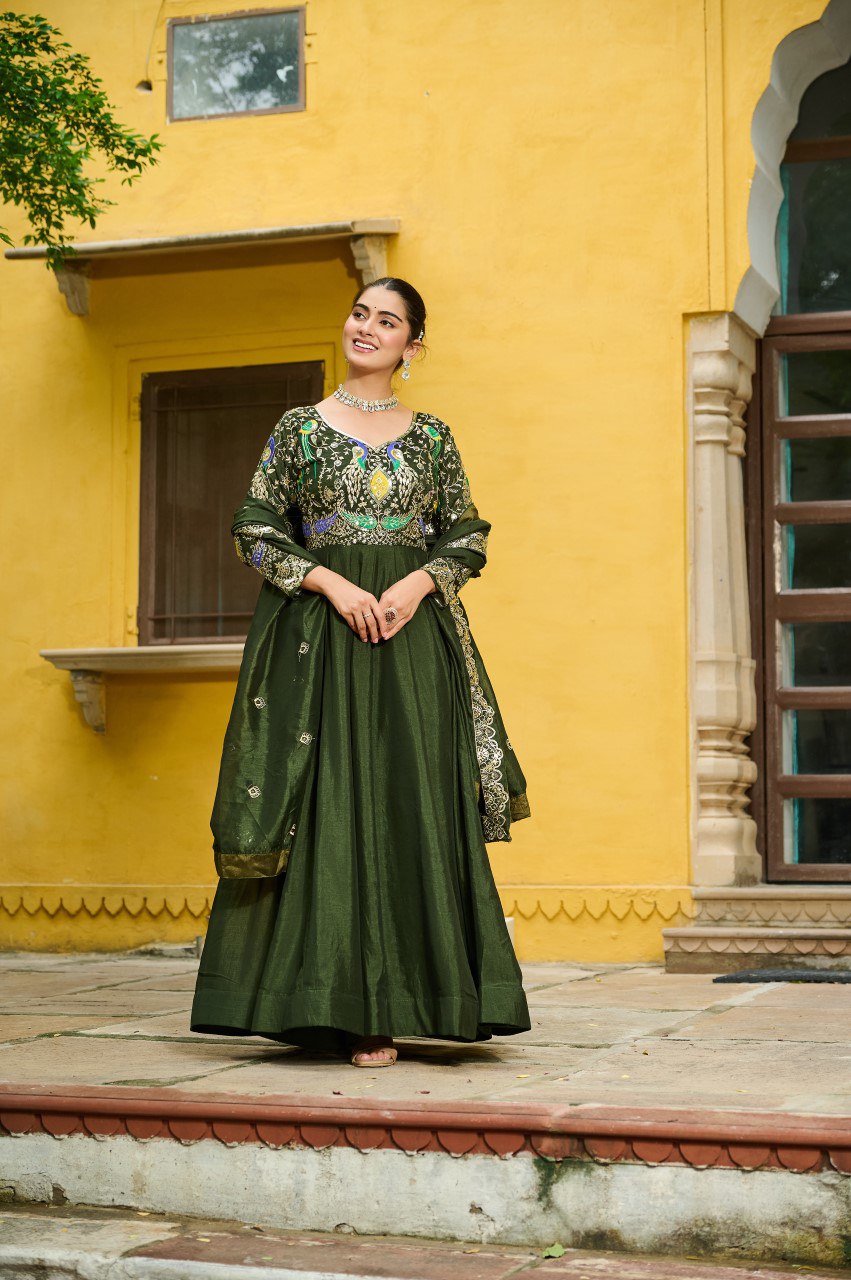 Zari Majesty – Vichitra Silk Gown with Dupatta Elegance
