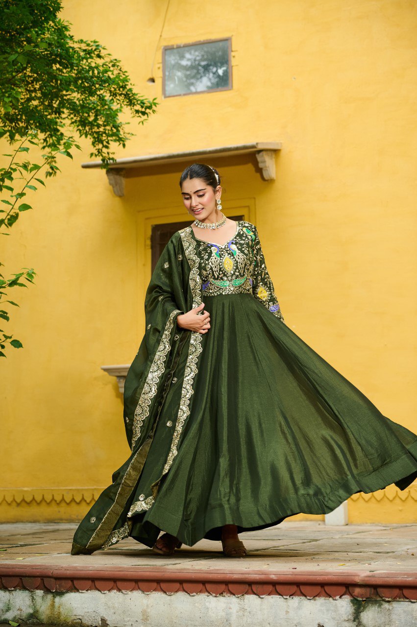 Zari Majesty – Vichitra Silk Gown with Dupatta Elegance