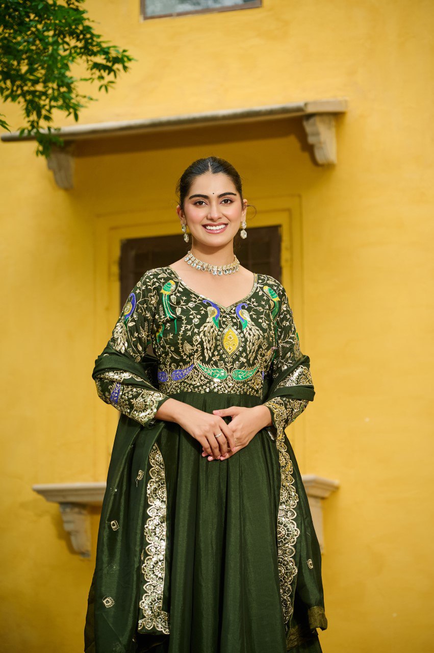 Zari Majesty – Vichitra Silk Gown with Dupatta Elegance