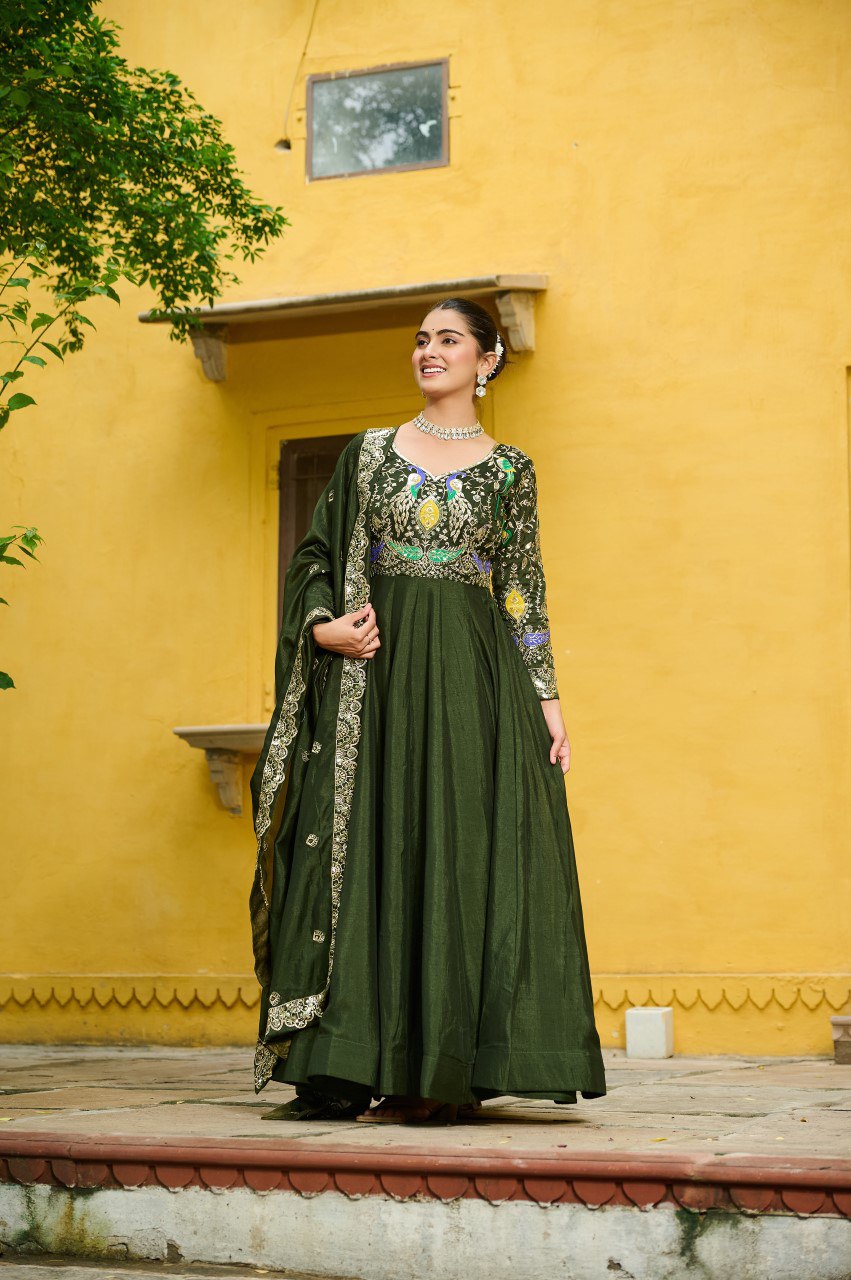 Zari Majesty – Vichitra Silk Gown with Dupatta Elegance
