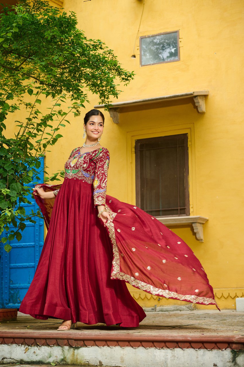 Zari Majesty – Vichitra Silk Gown with Dupatta Elegance