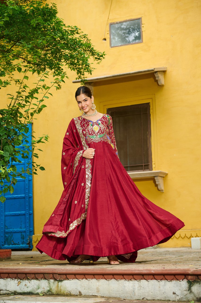 Zari Majesty – Vichitra Silk Gown with Dupatta Elegance