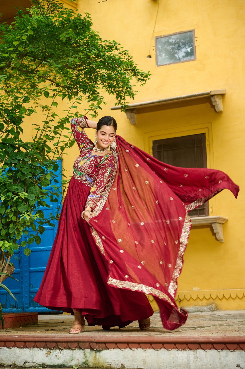 Zari Majesty – Vichitra Silk Gown with Dupatta Elegance