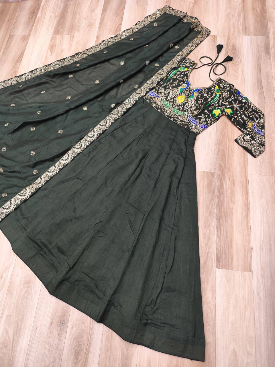 Zari Majesty – Vichitra Silk Gown with Dupatta Elegance