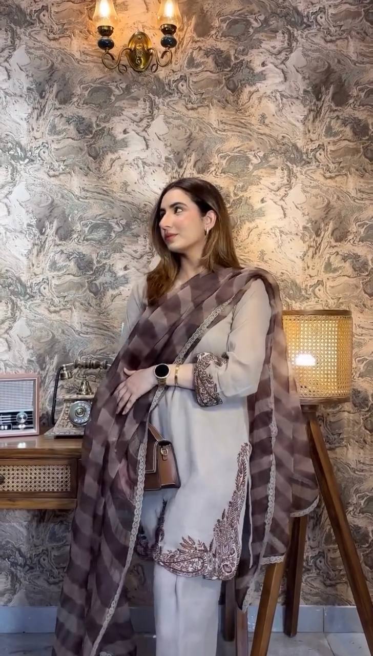 Aagyeyi Ensemble: Fox Georgette Dupatta Set – Party Perfect