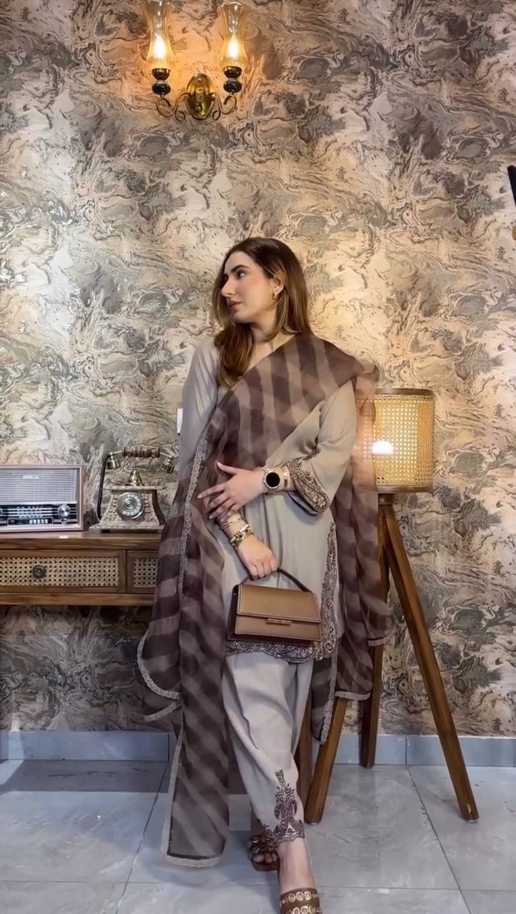 Aagyeyi Ensemble: Fox Georgette Dupatta Set – Party Perfect