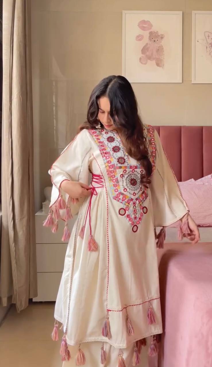 Premium Readywear Kurti Set β Fully Stitched with Luxe Finish