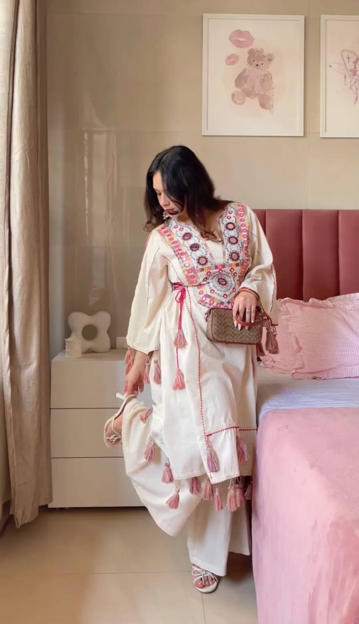 Premium Readywear Kurti Set β Fully Stitched with Luxe Finish