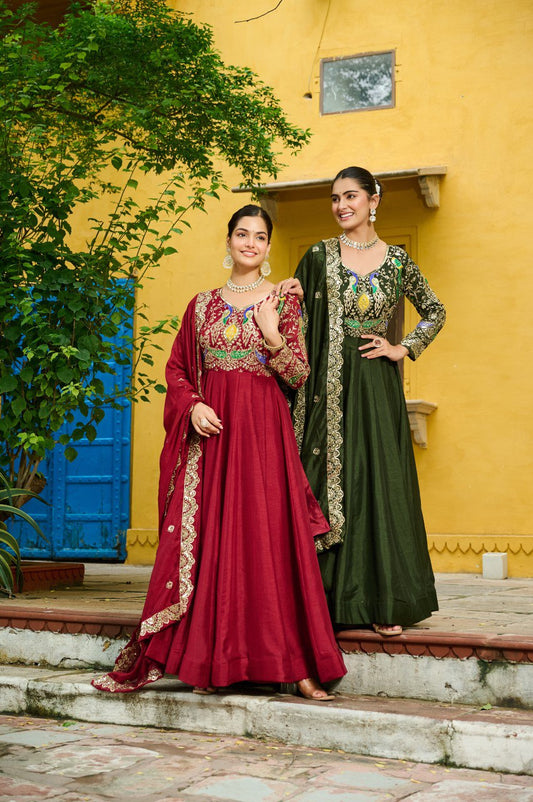 Zari Majesty – Vichitra Silk Gown with Dupatta Elegance
