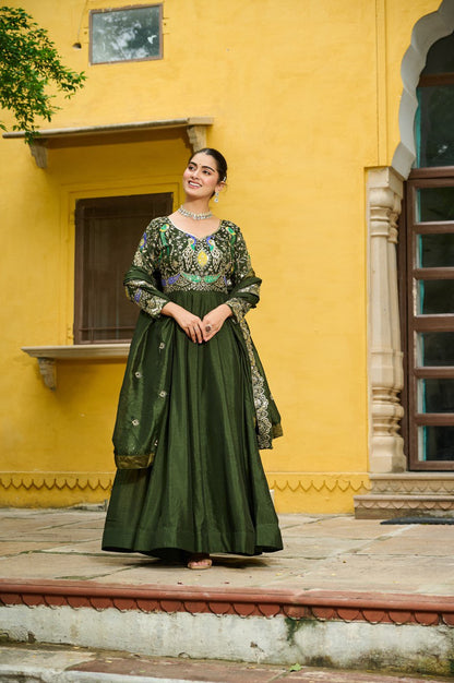 Zari Majesty – Vichitra Silk Gown with Dupatta Elegance