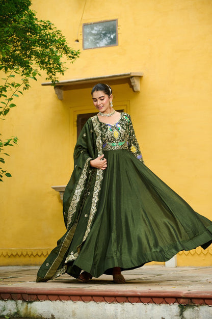 Zari Majesty – Vichitra Silk Gown with Dupatta Elegance