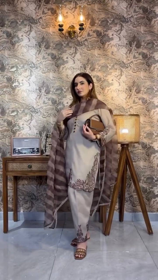Aagyeyi Ensemble: Fox Georgette Dupatta Set – Party Perfect