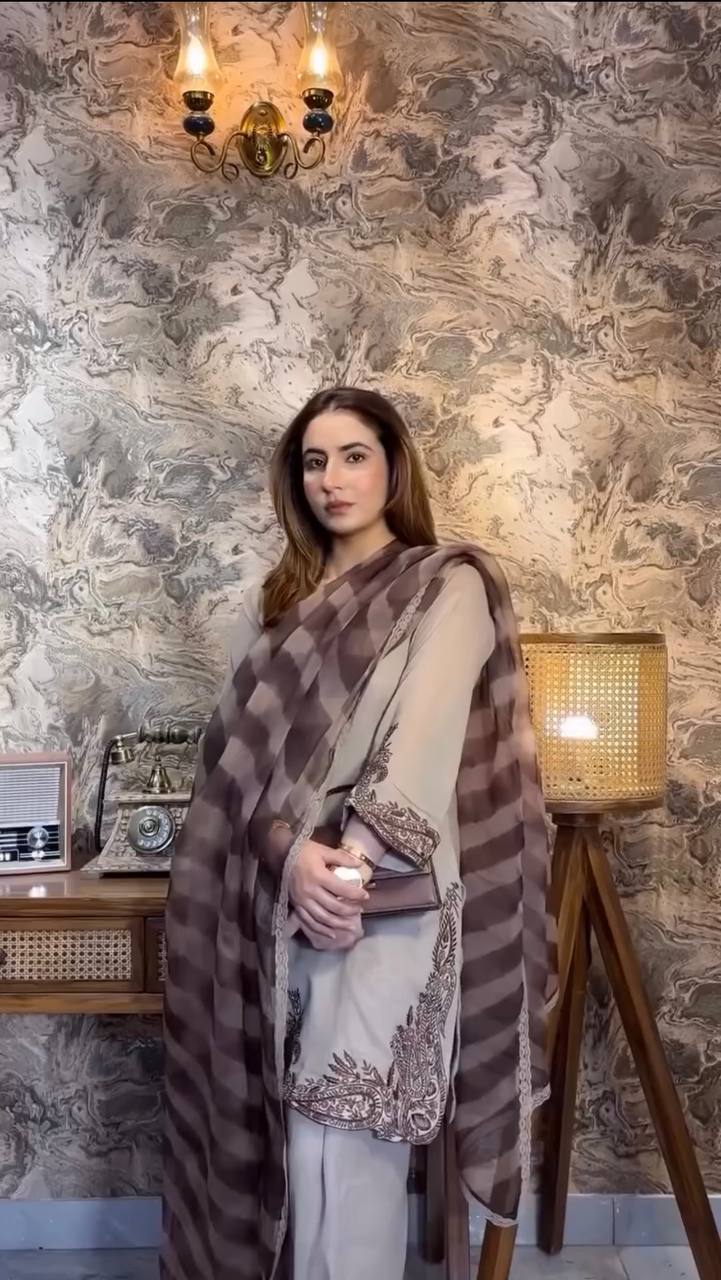 Aagyeyi Ensemble: Fox Georgette Dupatta Set – Party Perfect