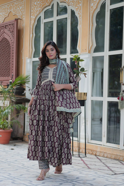 Women's Light Gray Color Cotton Designer Printed Kurta Set 