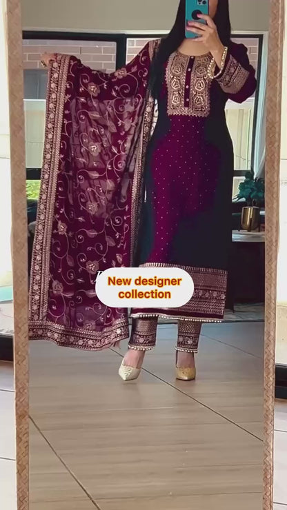 Exquisite Embellishments: Fancy Pakistani Suit Set for Every Occasion